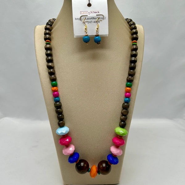 "Coloreé" colorful wood necklaces