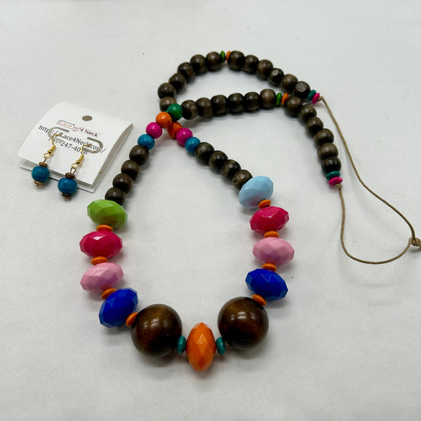 "Coloreé" colorful wood necklaces