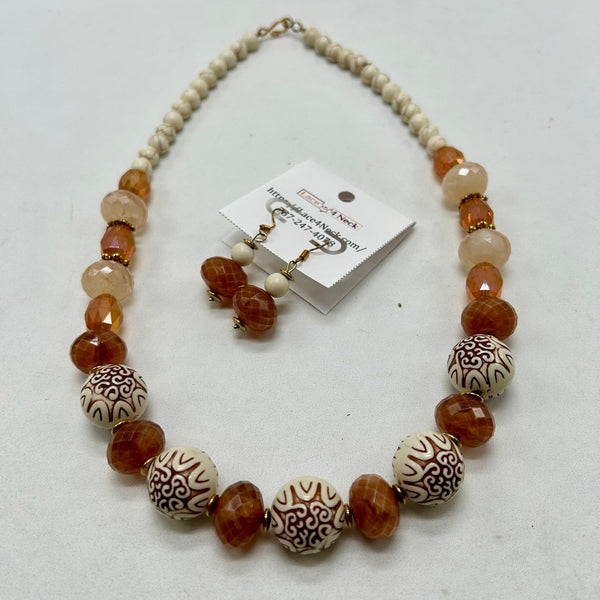 "Porotsuak", howlite & chinese glass