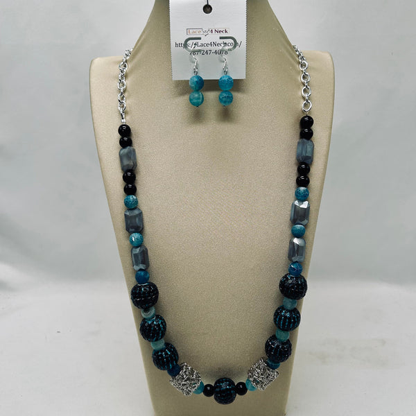 “Tinta Azul”, Cracked Agate & Indonesian Clay necklace