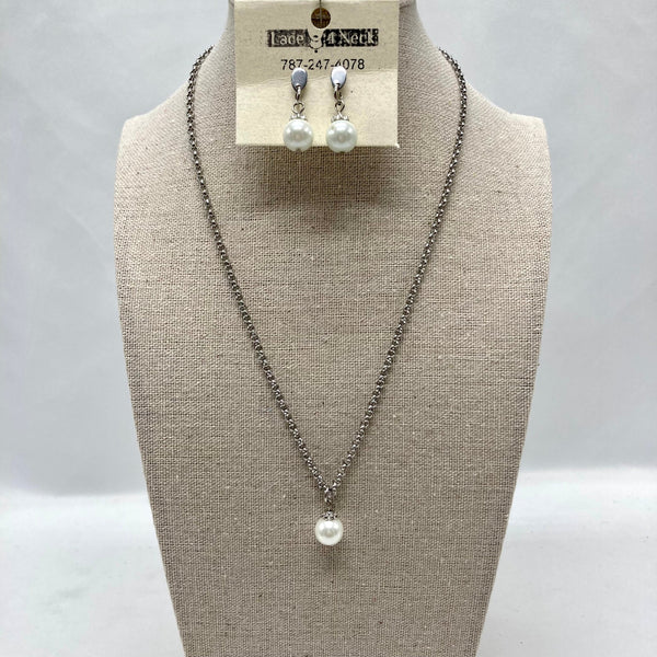 "Curby", Pearl Chain Set