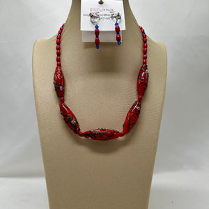 “Amarilis”, Goldsand Lampwork & Howlite necklace