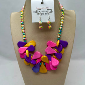 “Floresta”, Korean Glass & Magnesite necklace