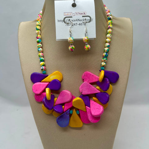 “Floresta”, Korean Glass & Magnesite necklace