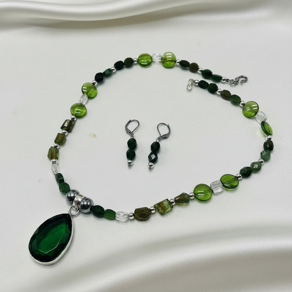 “Gema de Sol,” Hematite, Jade, and Peridot necklace