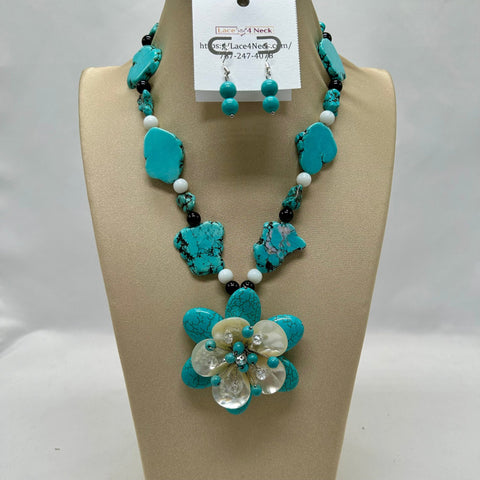 “Hortensia”, Howlite & Jade necklace