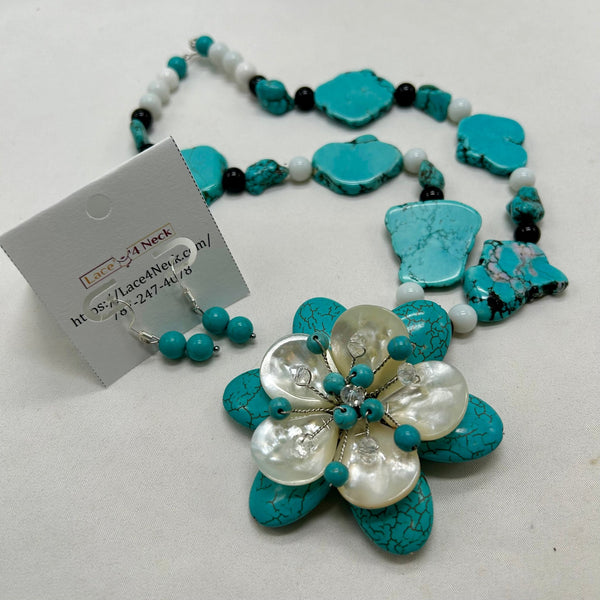 “Hortensia”, Howlite & Jade necklace