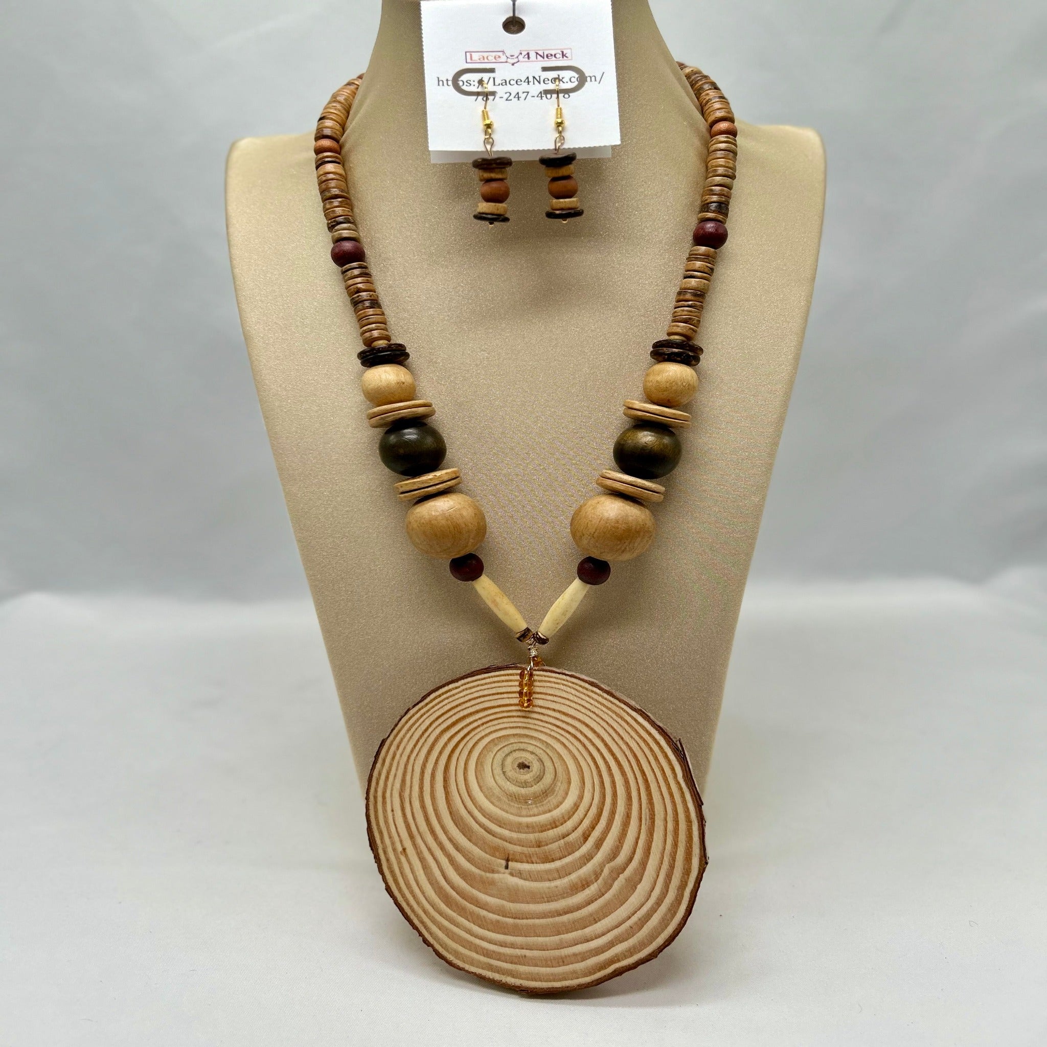 "Inel", wood & coconut shell beads