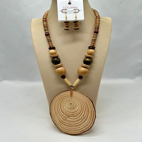 "Inel", wood & coconut shell beads