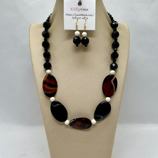 "Kragtig" Sardonyx stone necklace