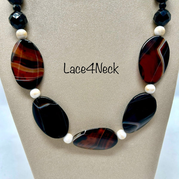 "Kragtig" Sardonyx stone necklace