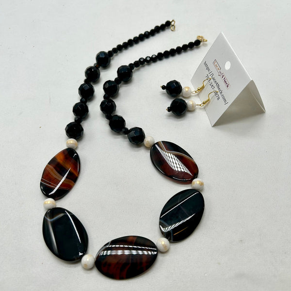 "Kragtig" Sardonyx stone necklace