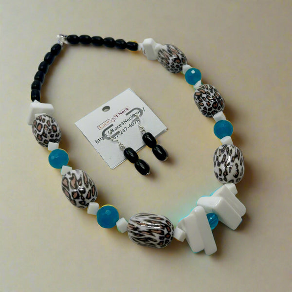 “Luiperd C”, Acrylic & Composite Quartz necklace
