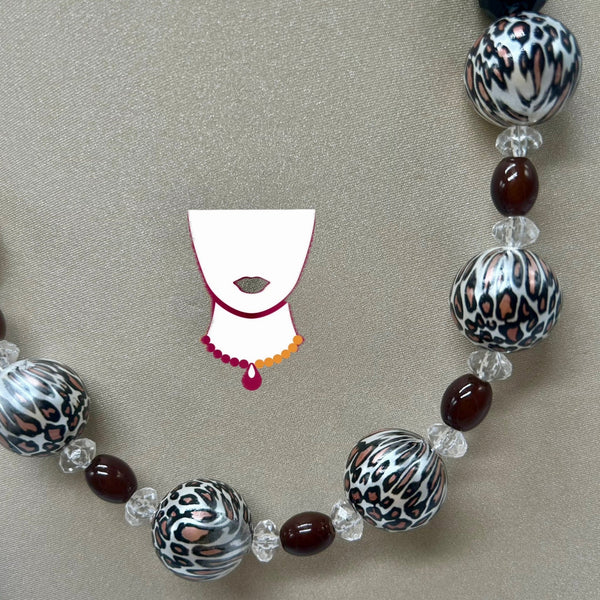 “Luiperd D”, Acrylic, Agate & Howlite necklace