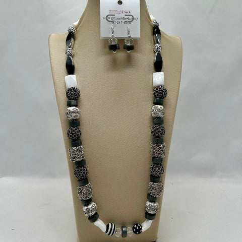 “Mailakoa”, Mixed Beads necklace