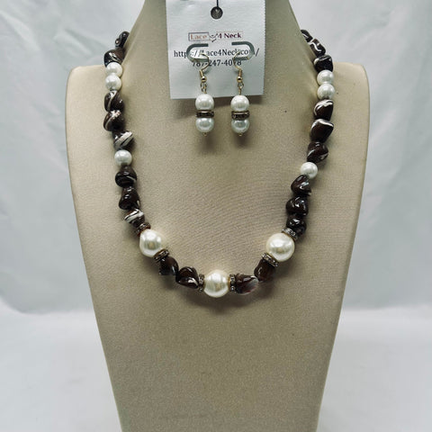 “Ouro Branco,” Glass Pearls & Seashells necklace