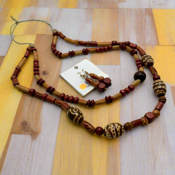 “Semi di Vino”, Mixed Color Wood necklace