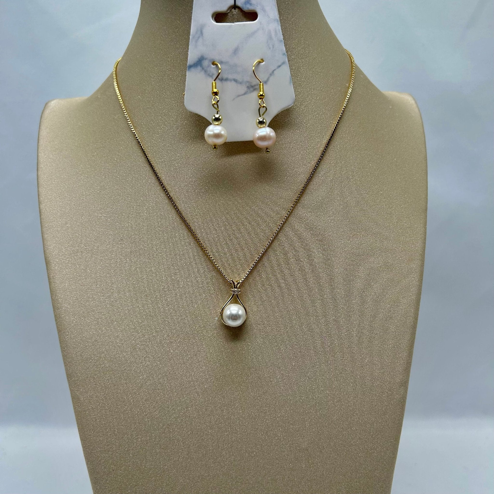 “Simple”, Freshwater Pearls Chain Set