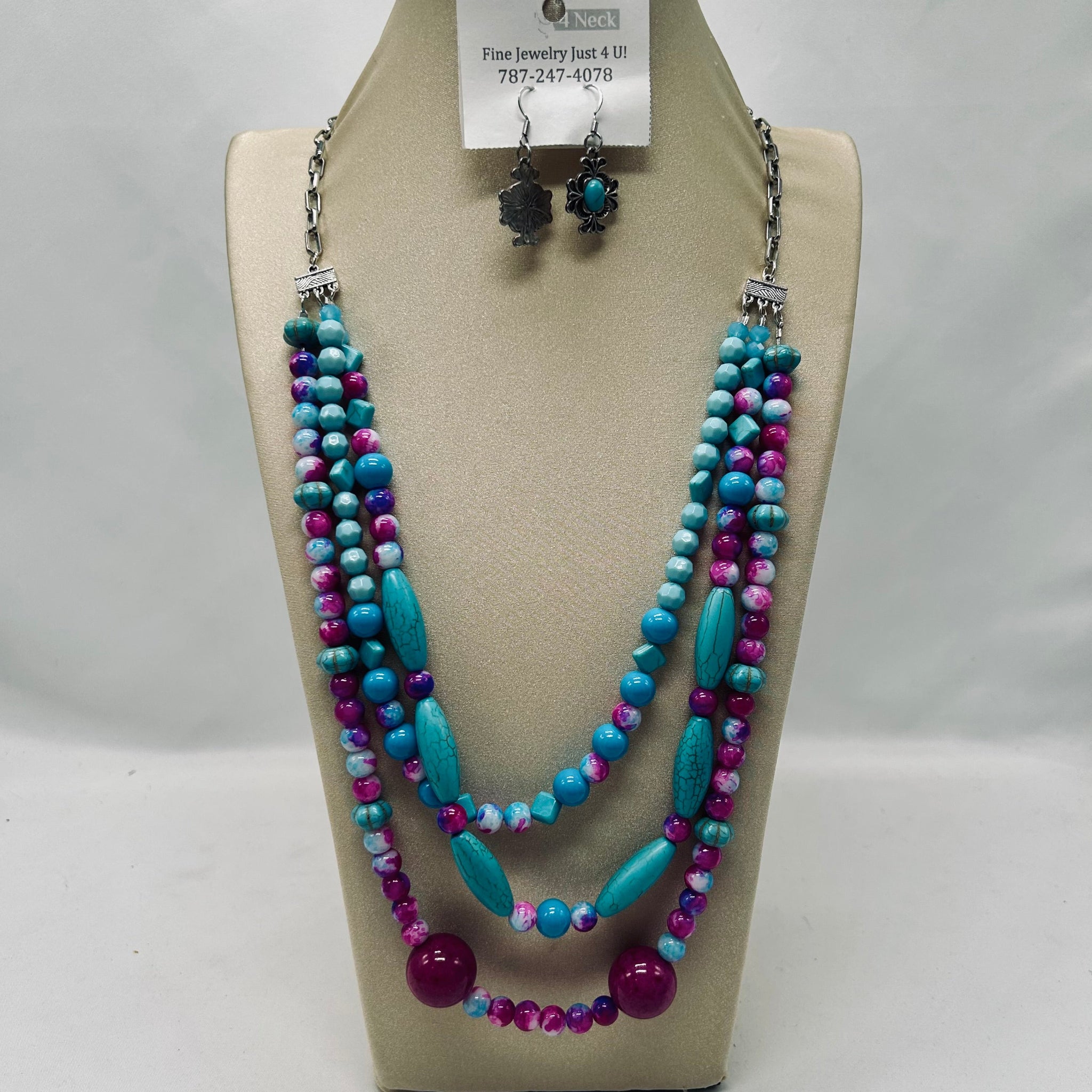 “Turkoois”, Acrylic, Glass, Howlite necklace