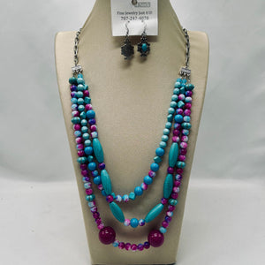 “Turkoois”, Acrylic, Glass, Howlite necklace