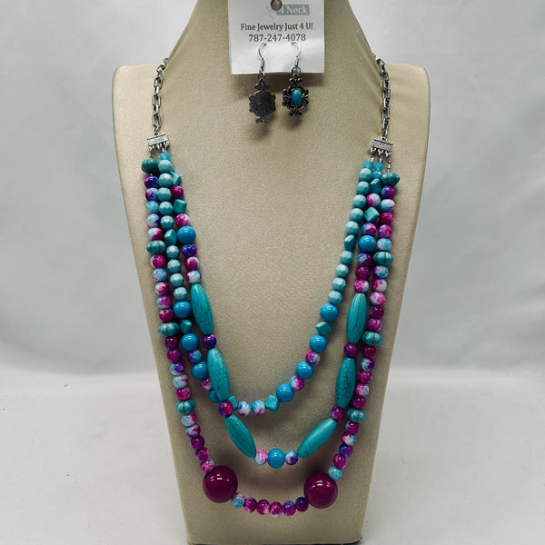 “Turkoois”, Acrylic, Glass, Howlite necklace