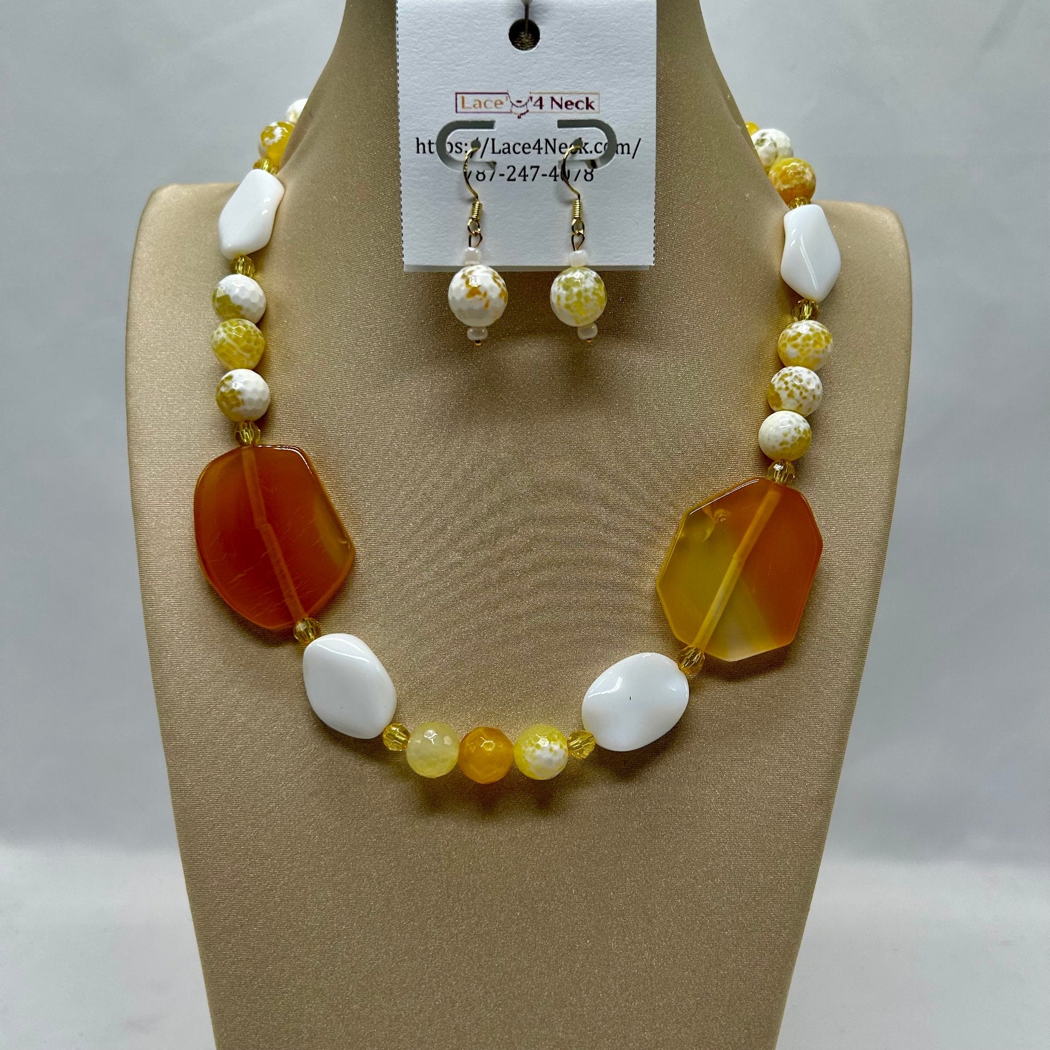 “Veilig”, Agate & Jade necklace