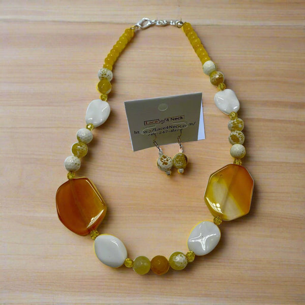 “Veilig”, Agate & Jade necklace